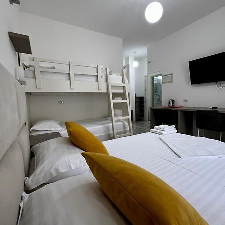 Hotel Le Monde 2 à Borsh Extérieur photo