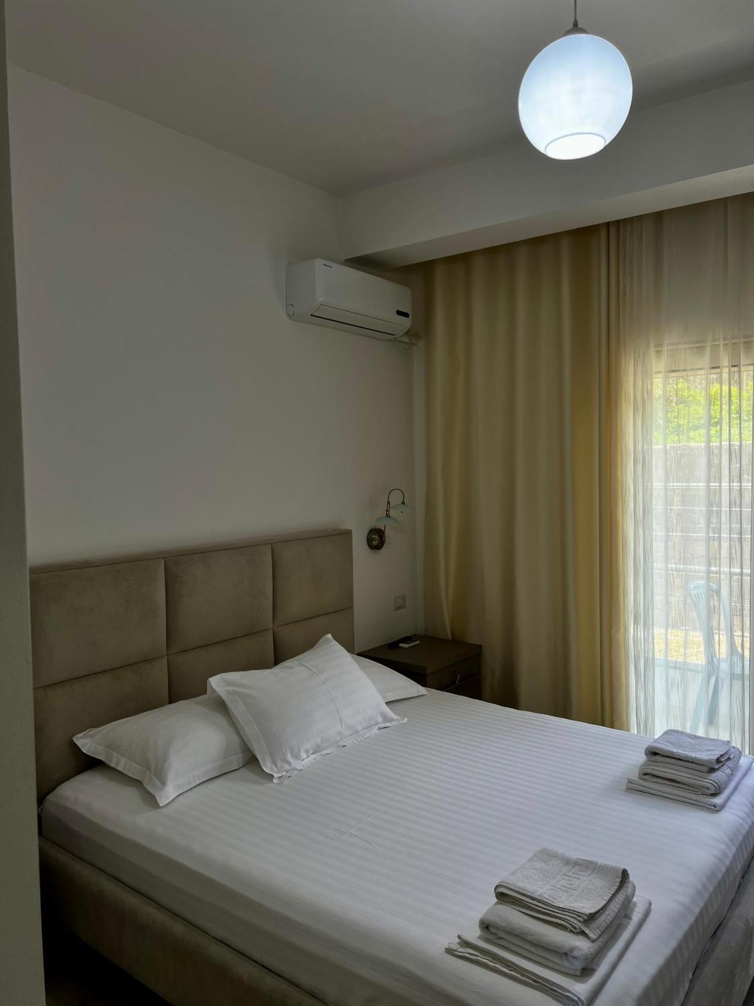 Hotel Le Monde 2 à Borsh Extérieur photo