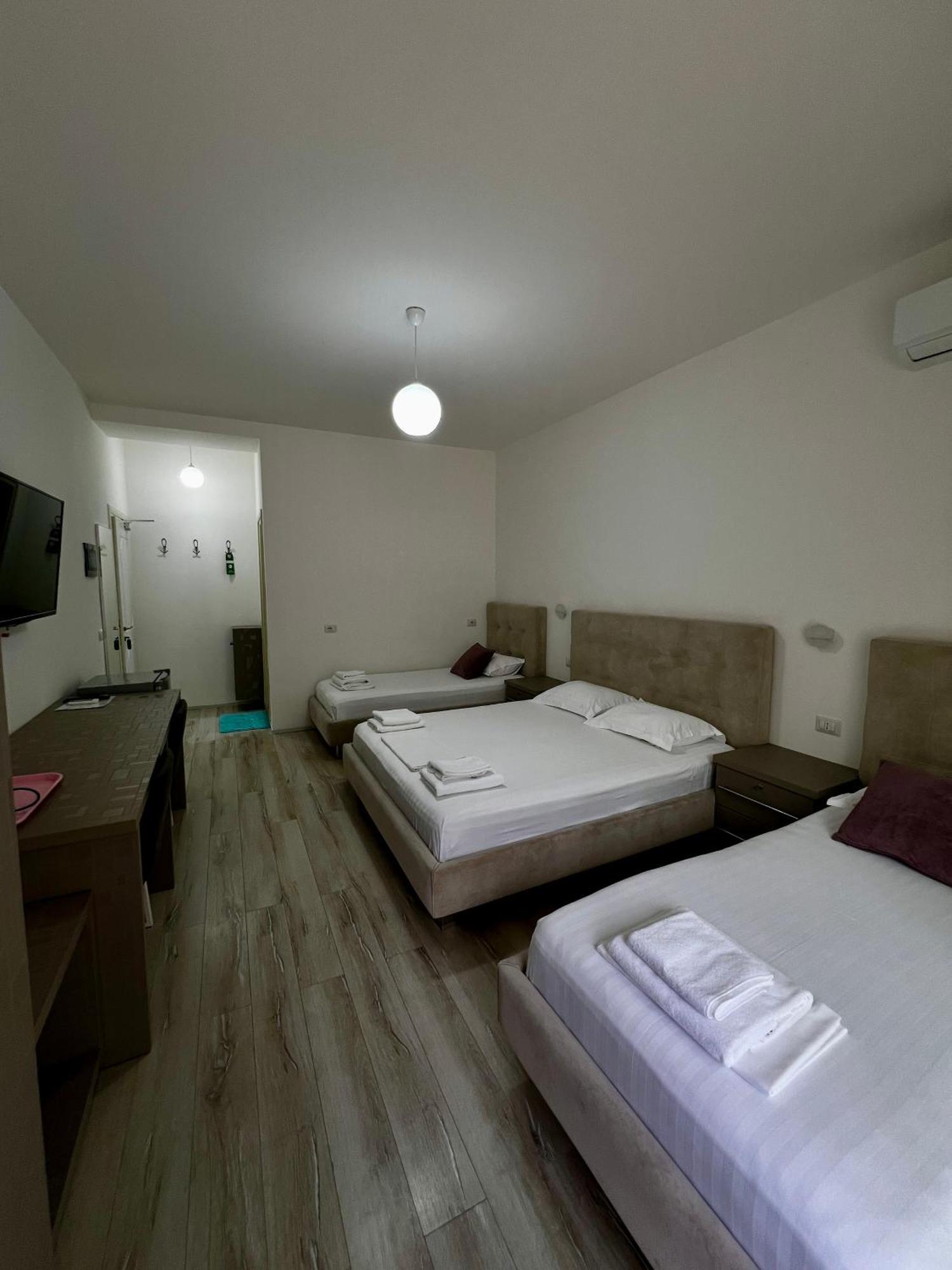 Hotel Le Monde 2 à Borsh Extérieur photo