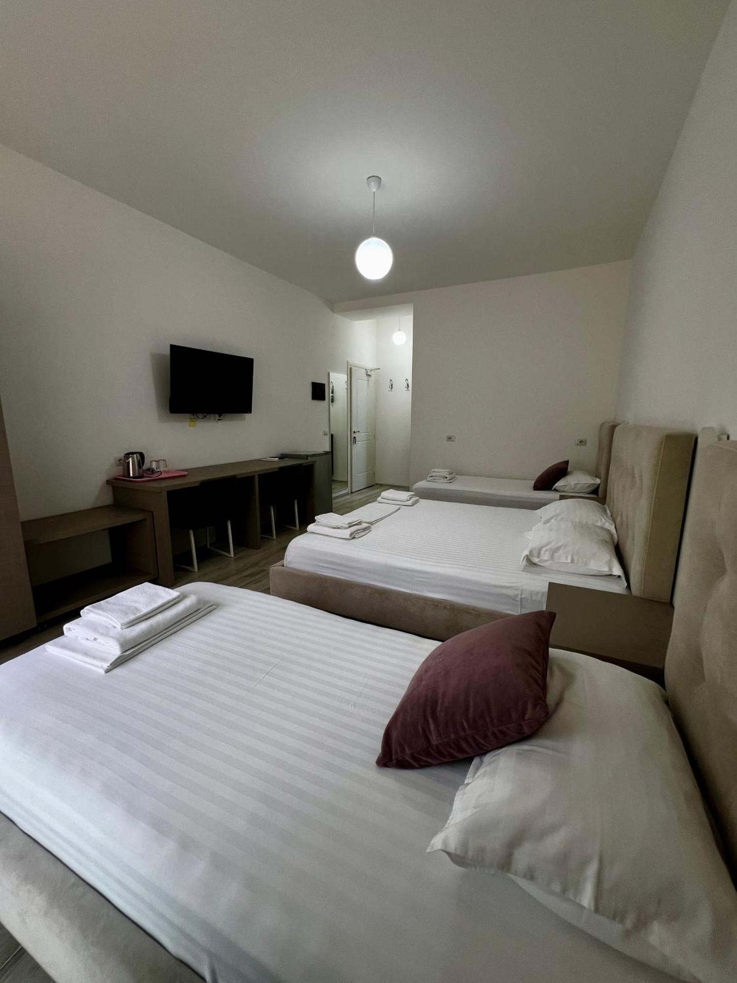 Hotel Le Monde 2 à Borsh Extérieur photo