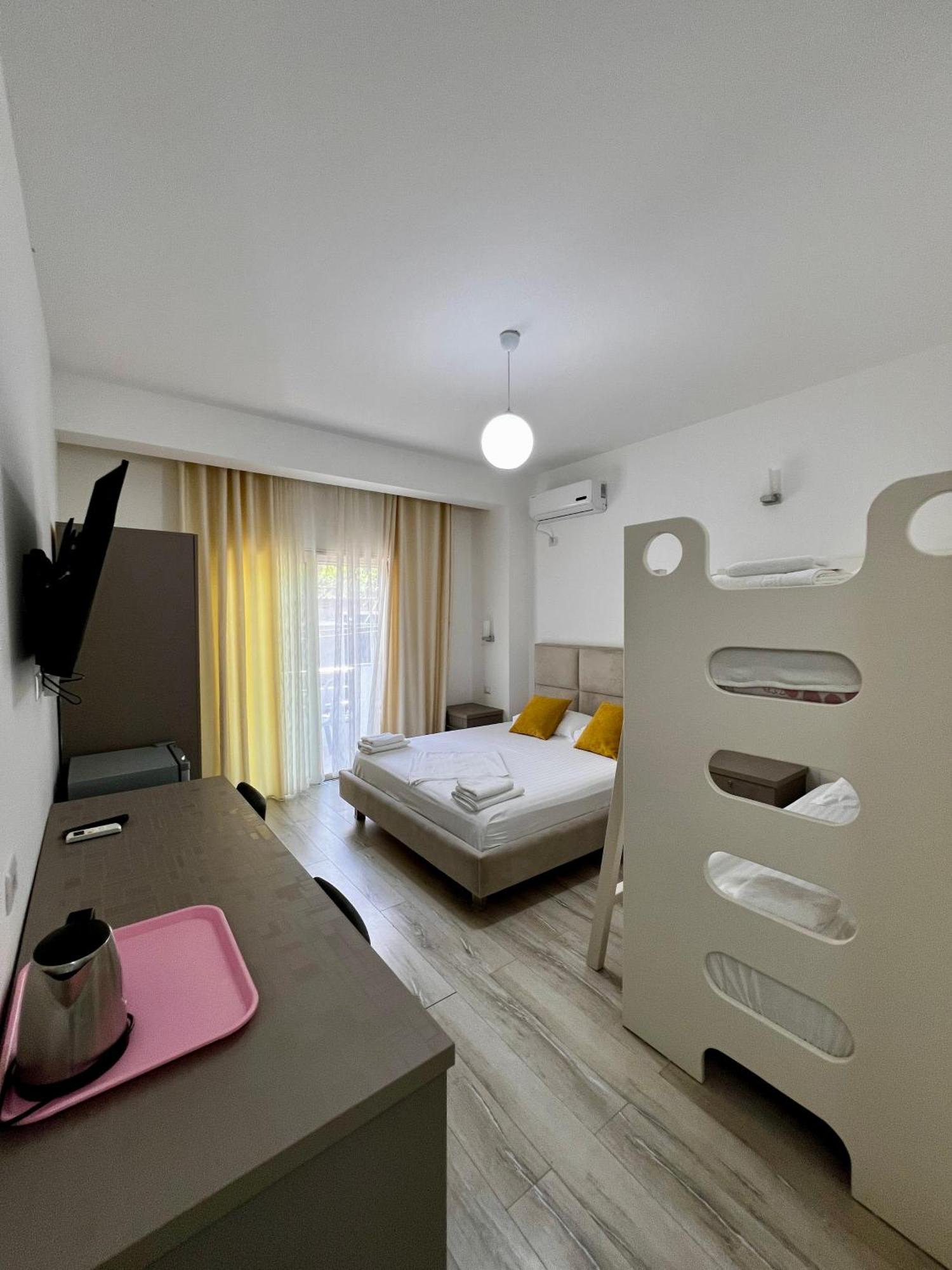 Hotel Le Monde 2 à Borsh Extérieur photo