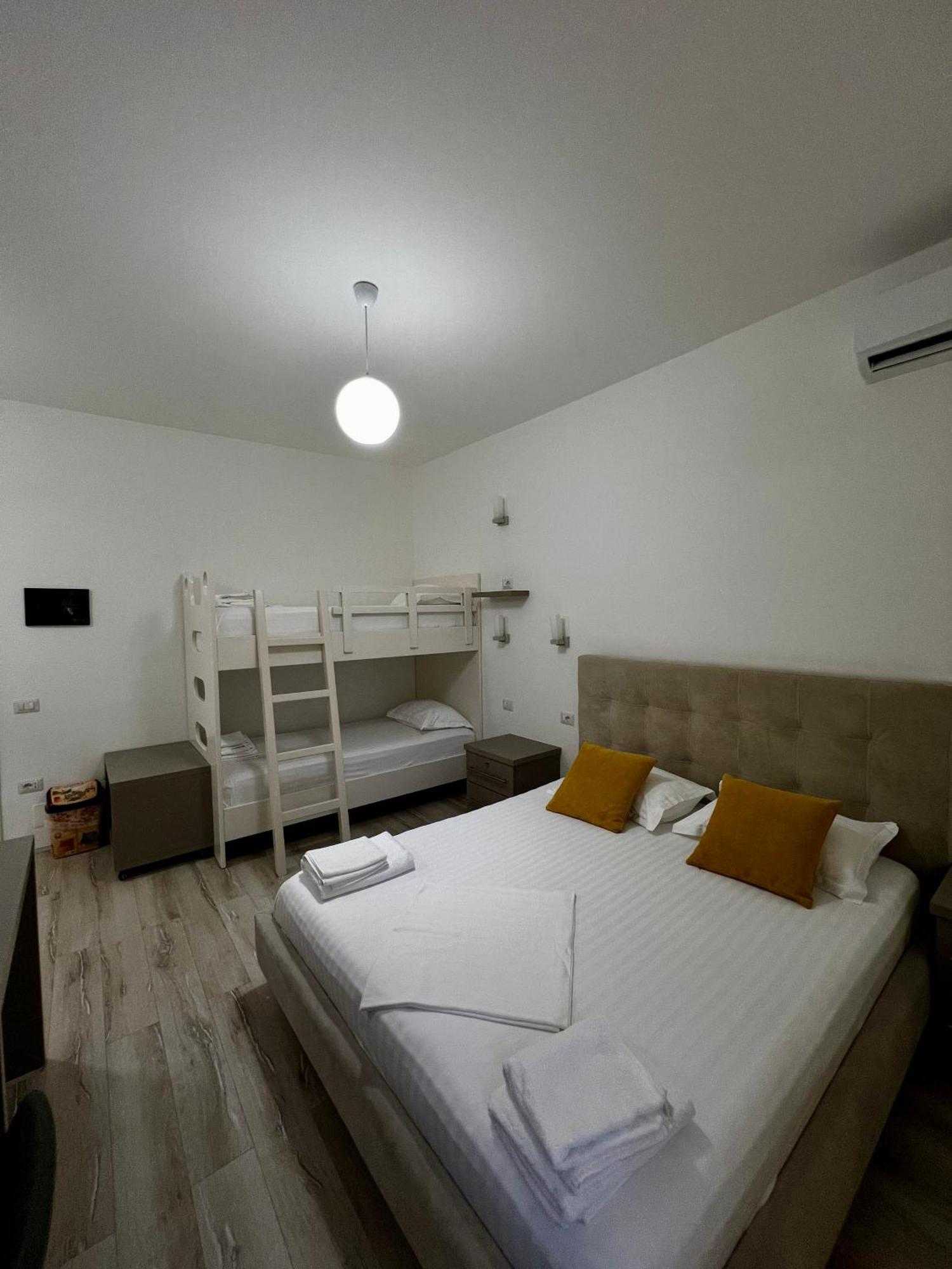 Hotel Le Monde 2 à Borsh Extérieur photo
