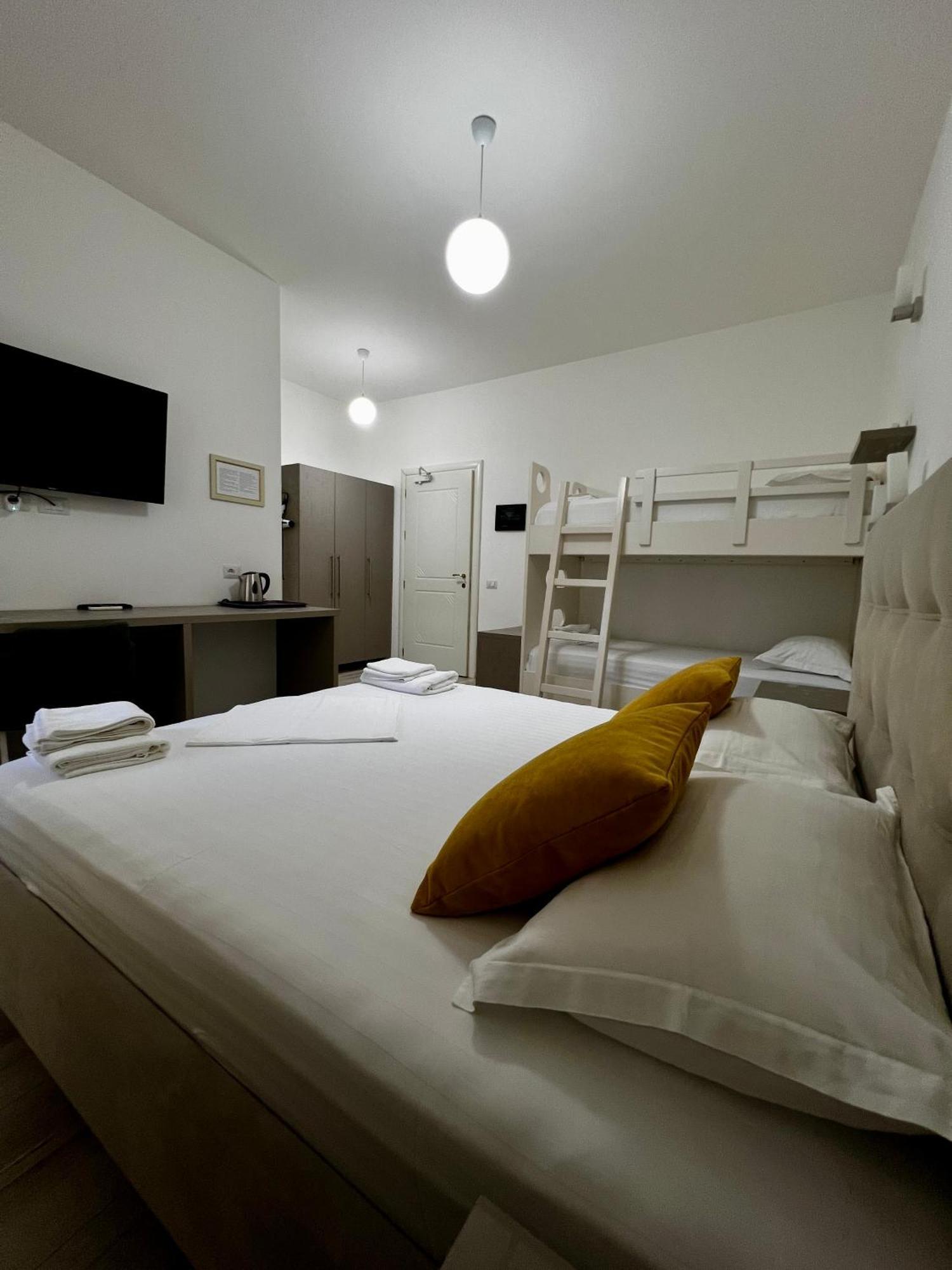 Hotel Le Monde 2 à Borsh Extérieur photo
