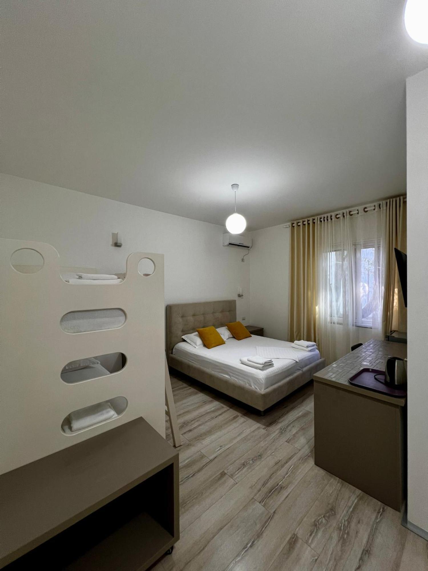 Hotel Le Monde 2 à Borsh Extérieur photo