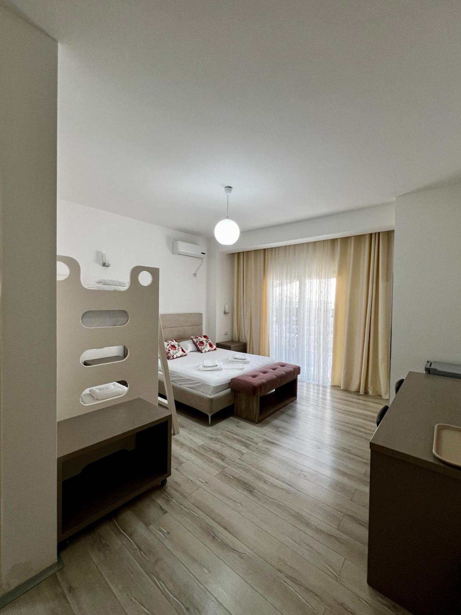 Hotel Le Monde 2 à Borsh Extérieur photo