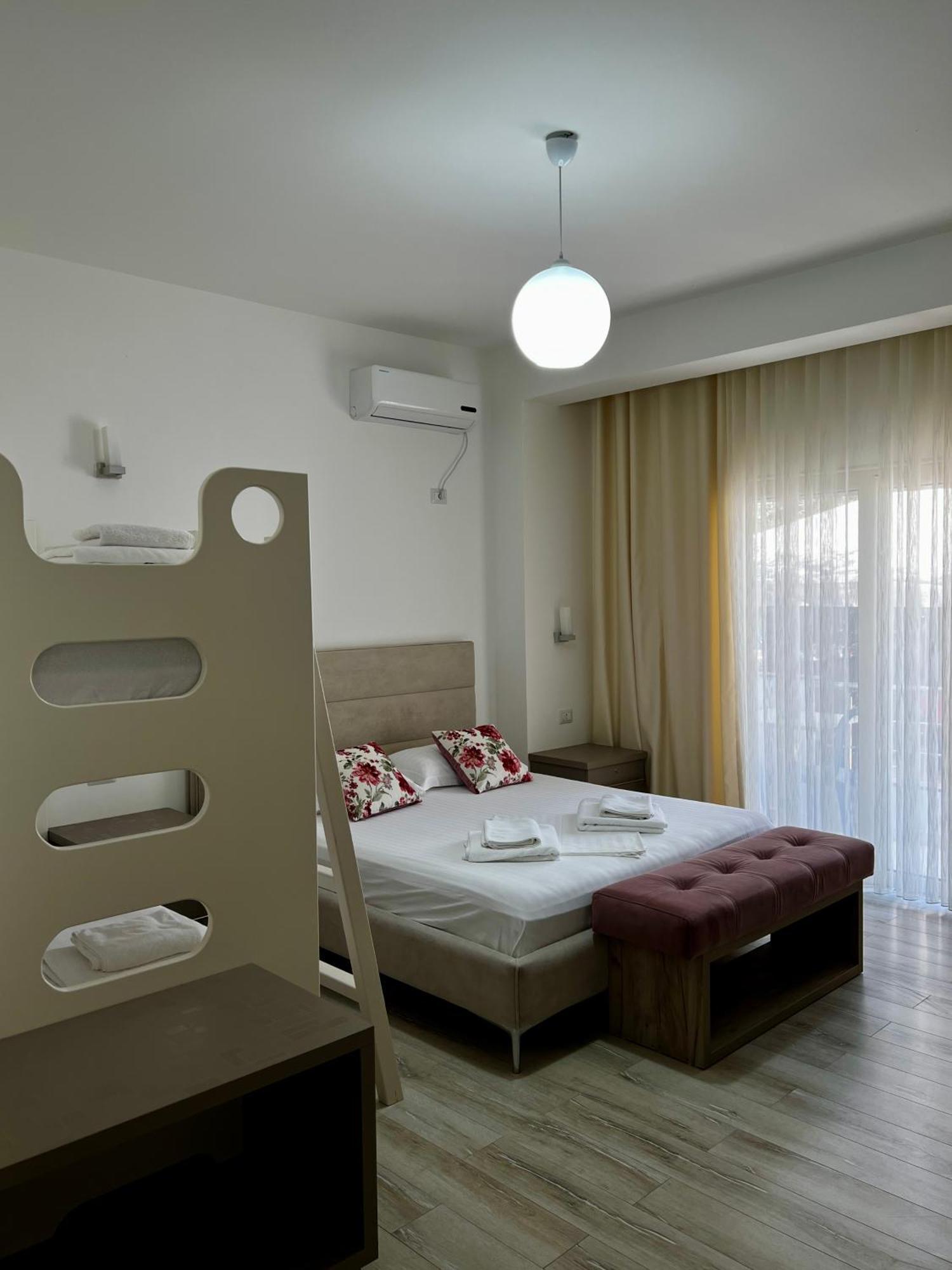 Hotel Le Monde 2 à Borsh Extérieur photo